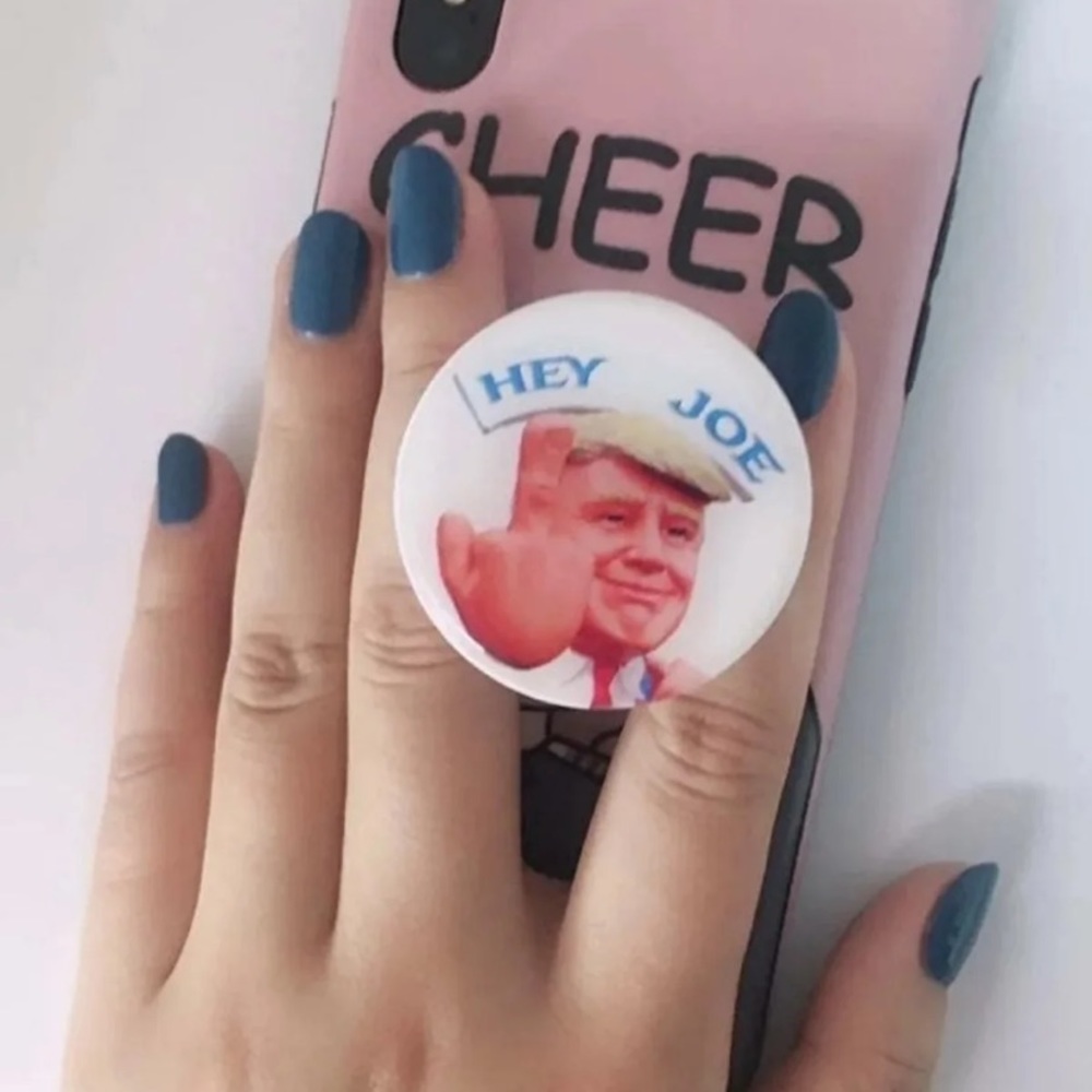 Trump’s middle finger popsocket